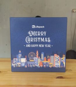 Box hampers Natal custom perusahaan dengan logo dan ucapan khusus